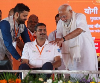 प्रधानमंत्री मोदी ने वाराणसी का दौरा किया, ₹2,200 करोड़ की परियोजनाओं का उद्घाटन किया और PM-किसान निधि जारी की।
