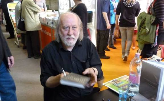 ऑस्ट्रेलियाई उपन्यासकार जेराल्ड मुर्नन ने साहित्य में नोबेल पुरस्कार 2025 के लिए सट्टेबाजी की दर में बढ़त हासिल की।