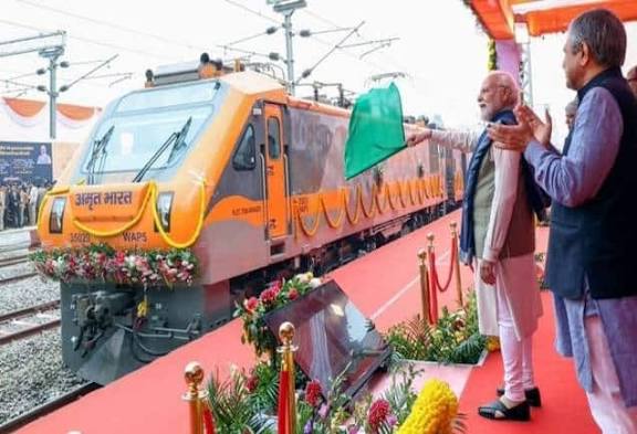 PM Modi Flags Off 10 New Vande Bharat Trains, Connecting Key Pilgrimage Sites.