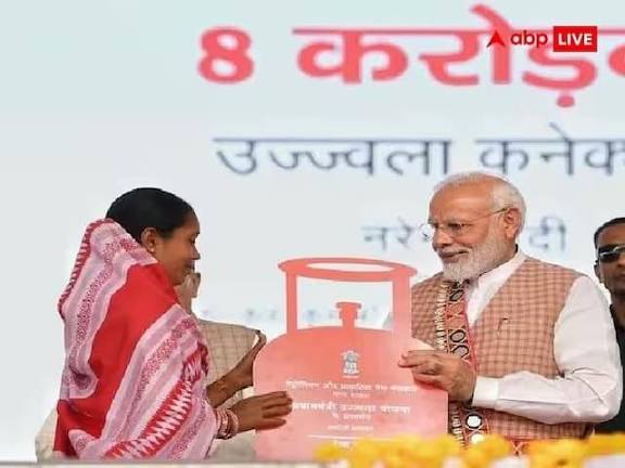 PM Ujjwala Yojana Achieves 11 Crore Connections Milestone.