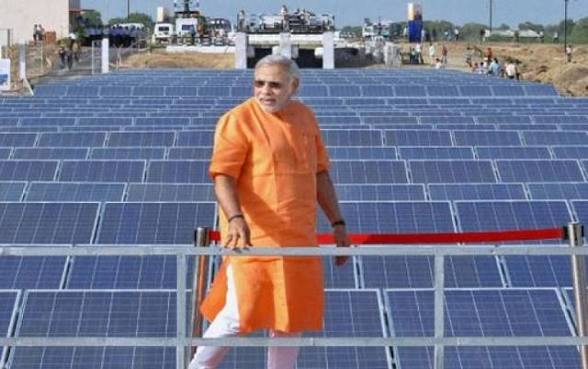PM Modi Inaugurates Mega Solar Power Hub in Surat.