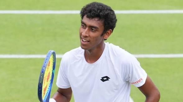 Indian Junior Arnav Paparkar Advances to Third Round at <span style="background-color:#fff9c4;font-weight:bold;">Wimbledon 2026</span>.