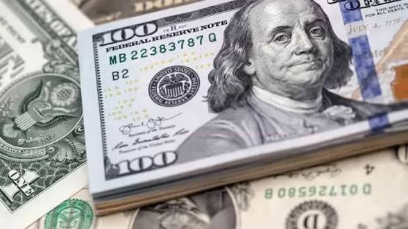 India’s Foreign Exchange Reserves Surge by $7.3 Billion to Hit <span style="background-color:#fff9c4;font-weight:bold;">$674 Billion</span>.