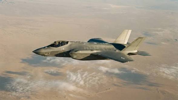 <b>US Air Force's YFQ-44A Fury drone</b> fires its first live <b>AIM-120 AMRAAM</b> missile.
