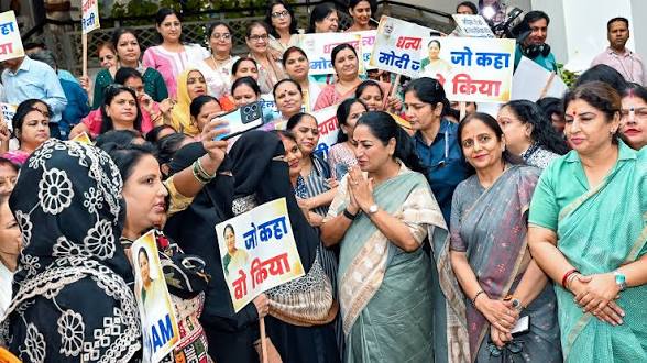<b>Delhi approves Lakshmi Yojana for monthly support to eligible women.</b>