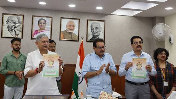 <b>Atmanirbhar Panchayat Programme, SAMARTH Portal and Model OSR Rules launched.</b>
