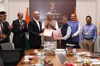 <b>Tourism Ministry and Air India sign MoU to promote Incredible India.</b>