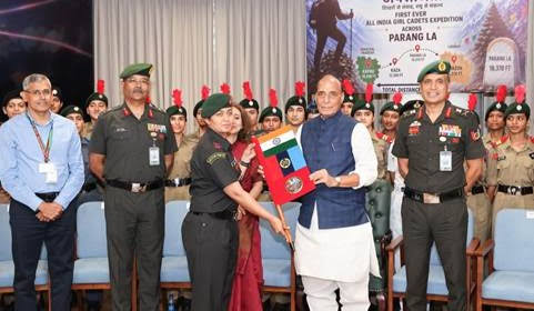 <b>NCC flags off All India Girls High Altitude Trek Aparajita.</b>