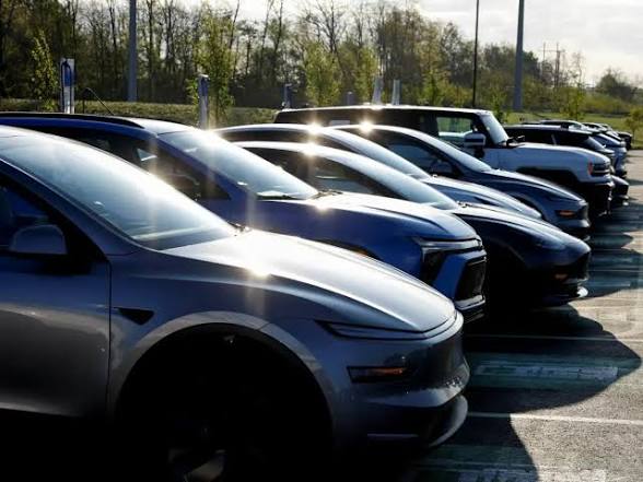 <b>Delhi tops India Electric Mobility Index 2025.</b>