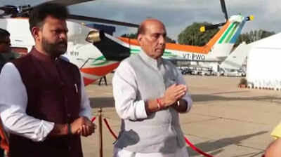 <b>HAL delivers Tejas trainers, first HTT-40 and Dhruv-NG helicopters.</b>