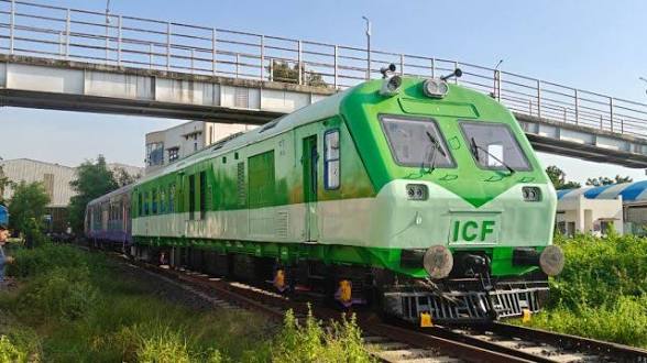 <b>India’s first LNG-powered train flagged off at Sabarmati.</b>