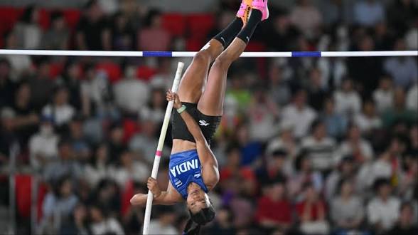 <b>Baranica Elangovan wins India’s first Asian Games pole vault medal.</b>