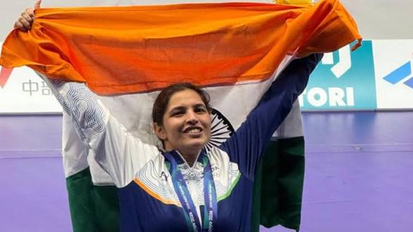 <b>Neeru Dhanda leads India to Asian Games women’s trap silver.</b>